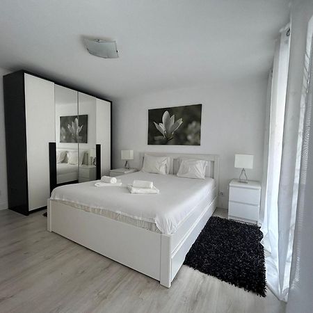 Typical Bica Apartment Lisbon Exterior photo